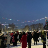 Прошло-открытие-новогоднего-городка-перед-парком-культуры-и-отдыха-Содовиков-8